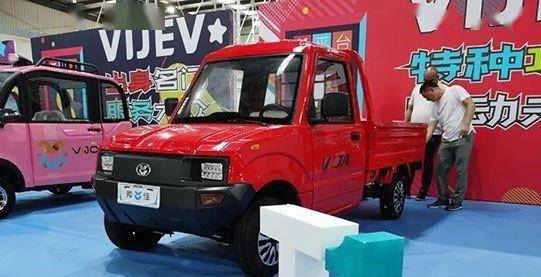 微佳汽車發布，把蔚來LOGO翻過來的車標