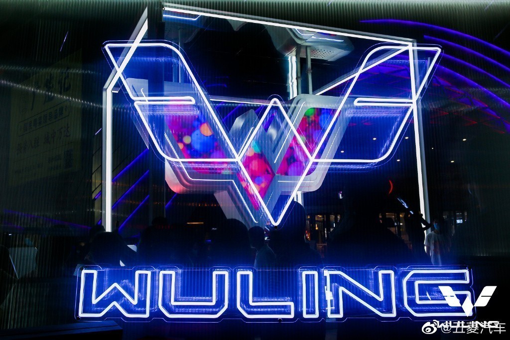 五菱汽車煥新，迎來(lái)全新銀色車標(biāo)LOGO