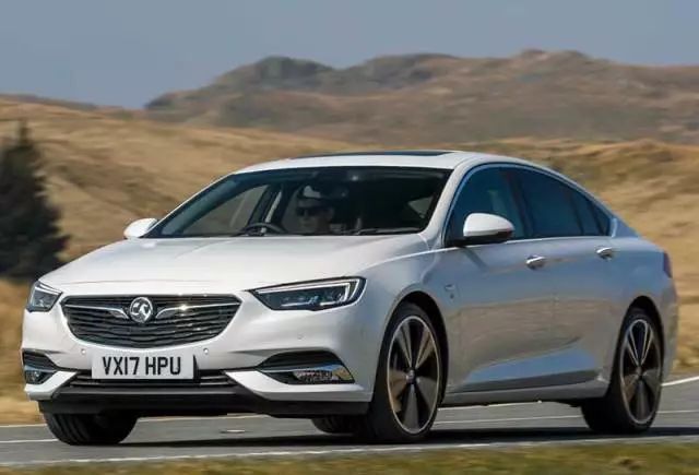 其實你的車還能貼另一個品牌的LOGO