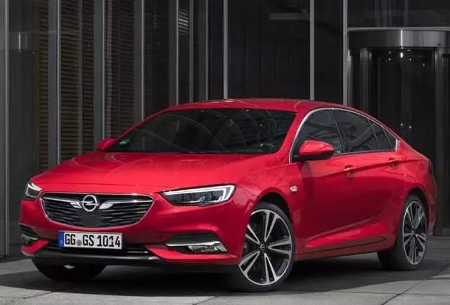 其實你的車還能貼另一個品牌的LOGO