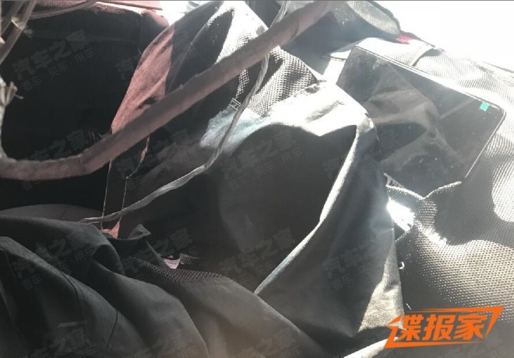 全新LOGO設(shè)計(jì) 吉利Ge11實(shí)車細(xì)節(jié)圖曝光