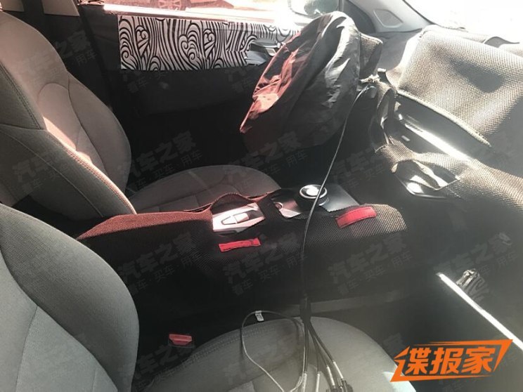 全新LOGO設(shè)計(jì) 吉利Ge11實(shí)車細(xì)節(jié)圖曝光