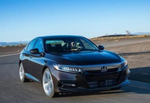 12月上市的大眾車，標志下面帶字母，這次不怕雅閣凱美瑞了