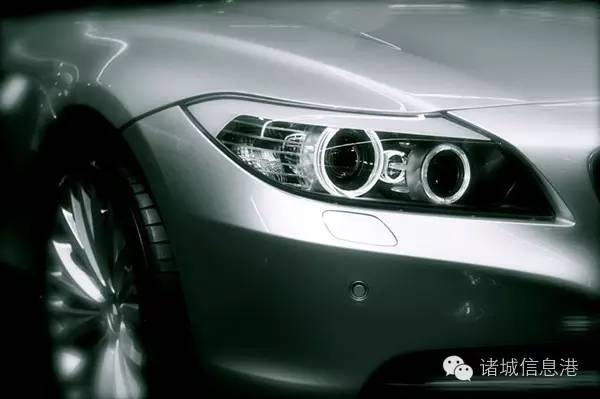 厲害了！汽車標志新玩法，柳市街頭偶遇馬自達變身“貓頭鷹 ”