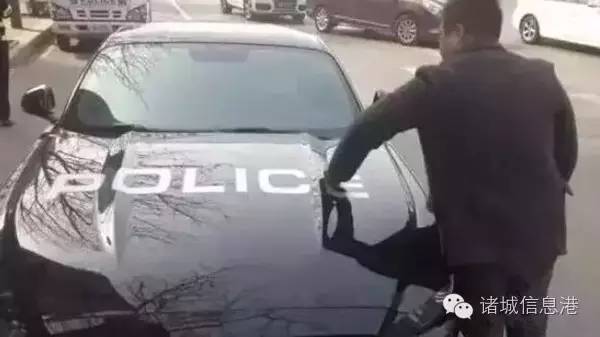 厲害了！汽車標志新玩法，柳市街頭偶遇馬自達變身“貓頭鷹 ”