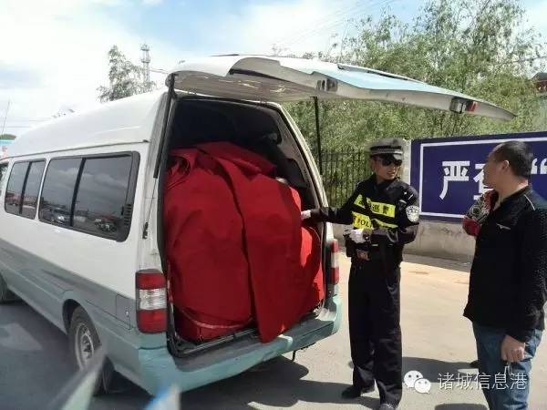 厲害了！汽車標志新玩法，柳市街頭偶遇馬自達變身“貓頭鷹 ”