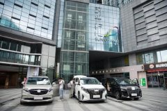 要不是那個Logo，這臺車的氣場