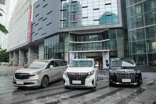 要不是那個Logo，這臺車的氣場可趕得上那百萬豪車了