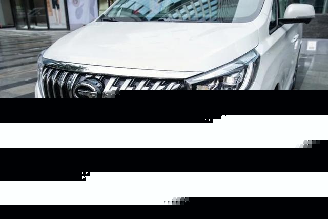 要不是那個Logo，這臺車的氣場可趕得上那百萬豪車了