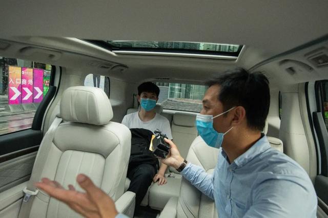 要不是那個Logo，這臺車的氣場可趕得上那百萬豪車了