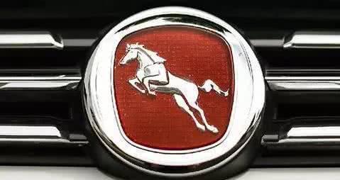 用馬做LOGO的五大品牌, 第四拖后腿, 較后一款設計師要被罵到下崗