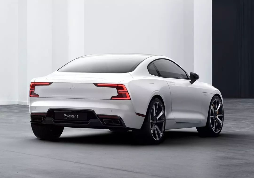 性能炸裂，來頭嚇人！但是99%的人連這車標志都認不得…