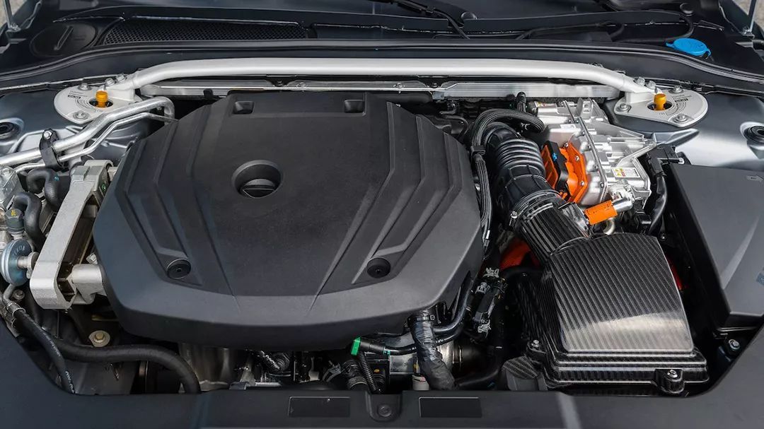 性能炸裂，來頭嚇人！但是99%的人連這車標志都認不得…