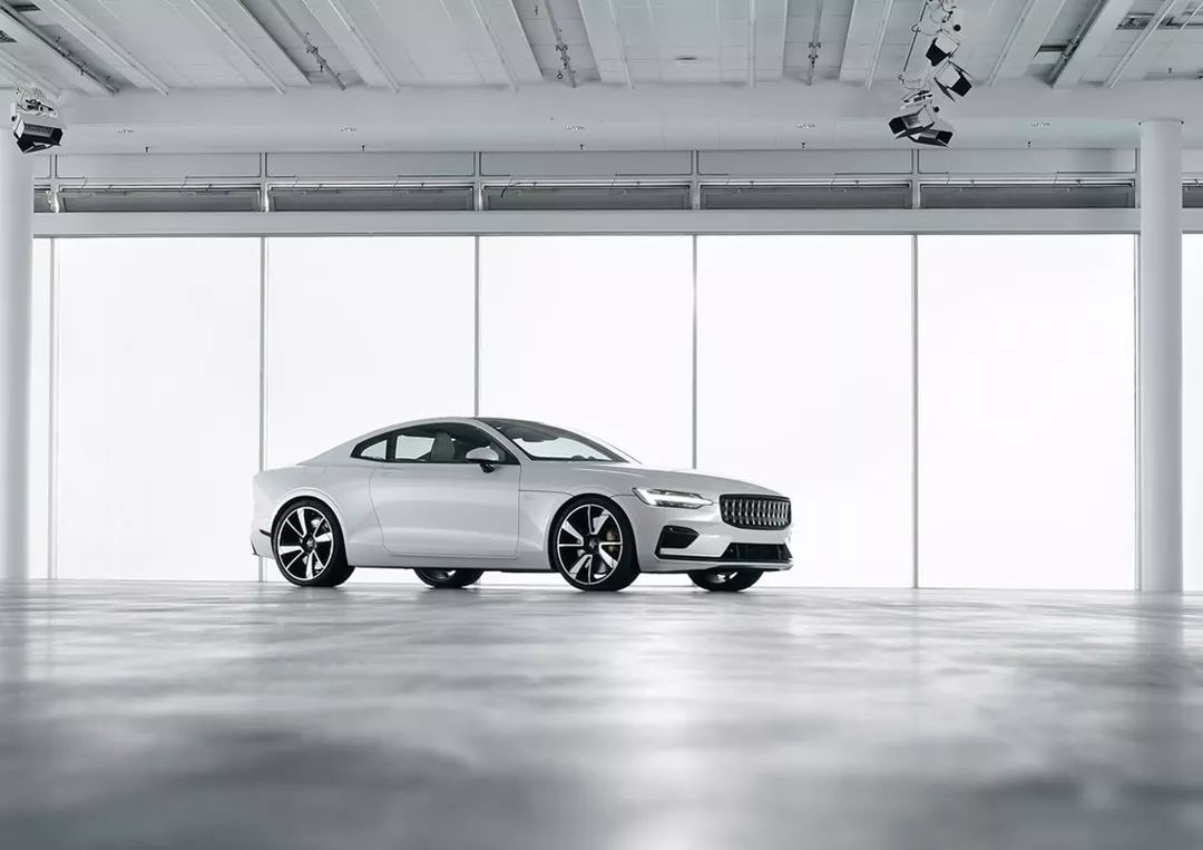 性能炸裂，來頭嚇人！但是99%的人連這車標志都認不得…