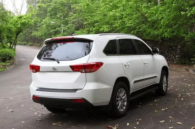 上海無人駕駛公交車造型亮相，五環logo酷似董明珠銀隆造車logo