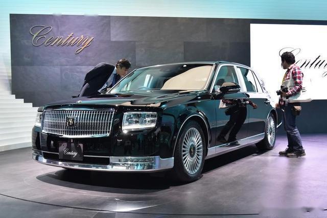 掛鳳凰標志的豐田車，全國不超20臺，開出來勞斯萊斯都得讓路