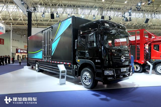 東風新推出的卡車品牌，LOGO很怪異，大家看看這內飾還行嗎？