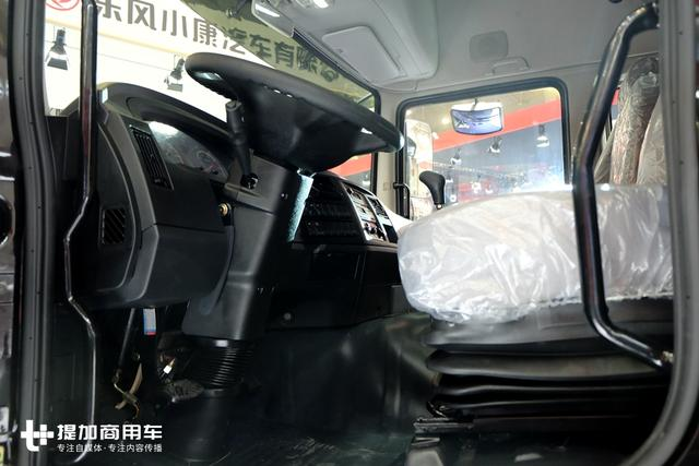 東風新推出的卡車品牌，LOGO很怪異，大家看看這內飾還行嗎？