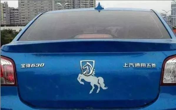 10萬的車偷偷改成100萬的車標我能理解，但上千萬的跑車硬是改成山寨車標到底是圖個啥？