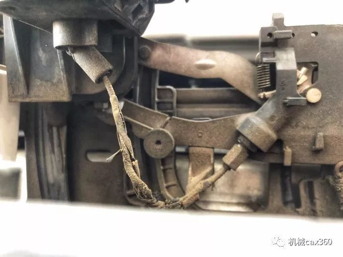 勞斯萊斯車標一碰自動收回，怎么做到的？