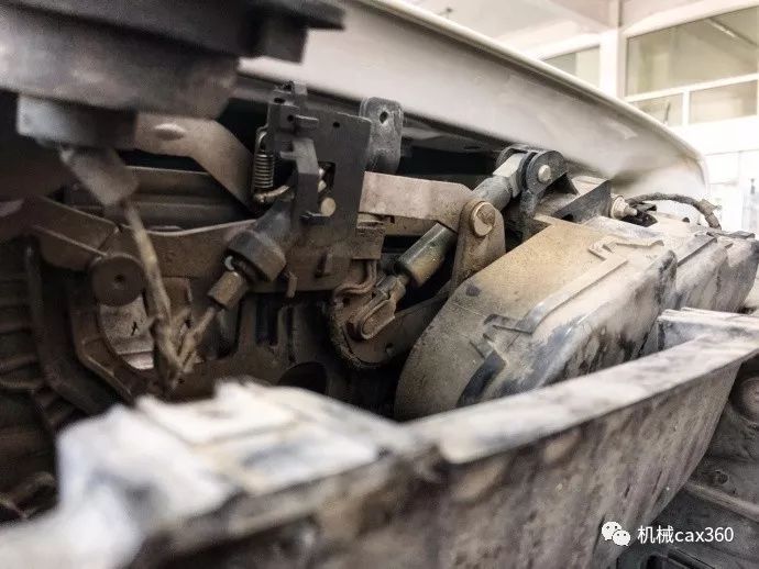 勞斯萊斯車標一碰自動收回，怎么做到的？