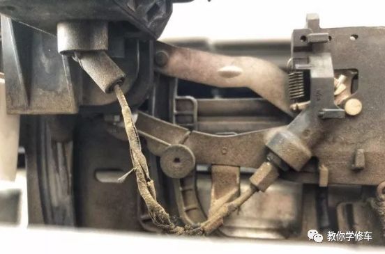 勞斯萊斯車標一碰自動收回，什么原理？