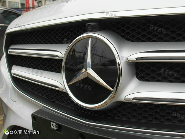 買輛奔馳，看別人的車標(biāo)能擰下來，不敢開車出門了