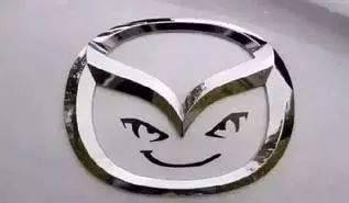 各大汽車車標被玩壞，較惡搞的當屬東風標致！