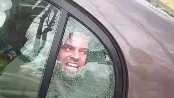 10萬的車偷偷改成100萬的車標我能理解，但200萬的跑車硬是改成山寨車標到底是圖個啥？