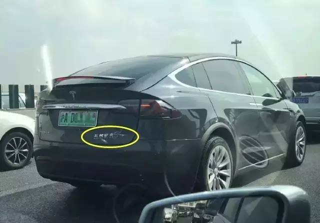 10萬的車偷偷改成100萬的車標我能理解，但200萬的跑車硬是改成山寨車標到底是圖個啥？