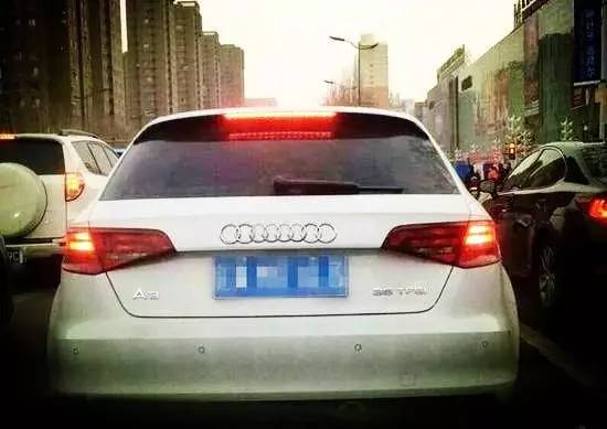 10萬的車偷偷改成100萬的車標我能理解，但200萬的跑車硬是改成山寨車標到底是圖個啥？