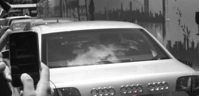 看車標你能判斷這是什么車嗎？已被車主玩壞