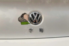 被「玩壞」的6個汽車車標！看
