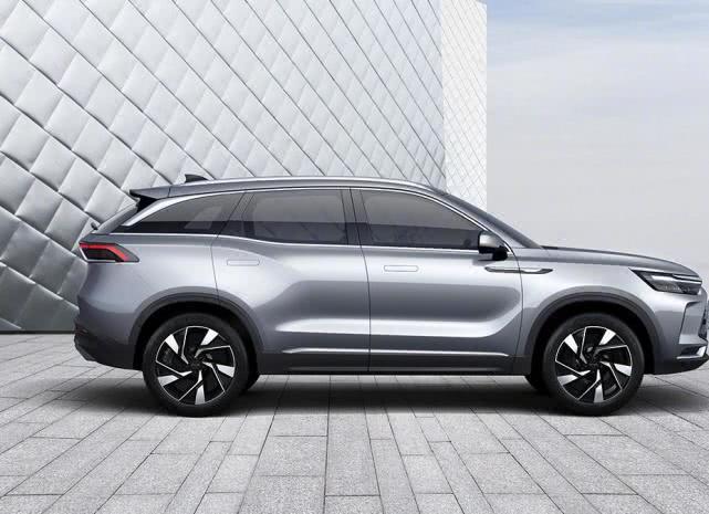 北京汽車終于“換車標”了！看到車標后，網(wǎng)友：早干嘛去了？