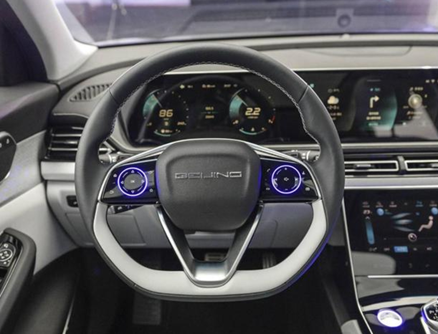 北汽可算想通了，換掉“豬鼻子”車標(biāo)，網(wǎng)友：檔次提高了不少