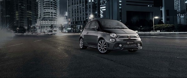 街頭偶遇蝎子車標，比奇瑞QQ不起眼，卻比奔馳C級還貴！