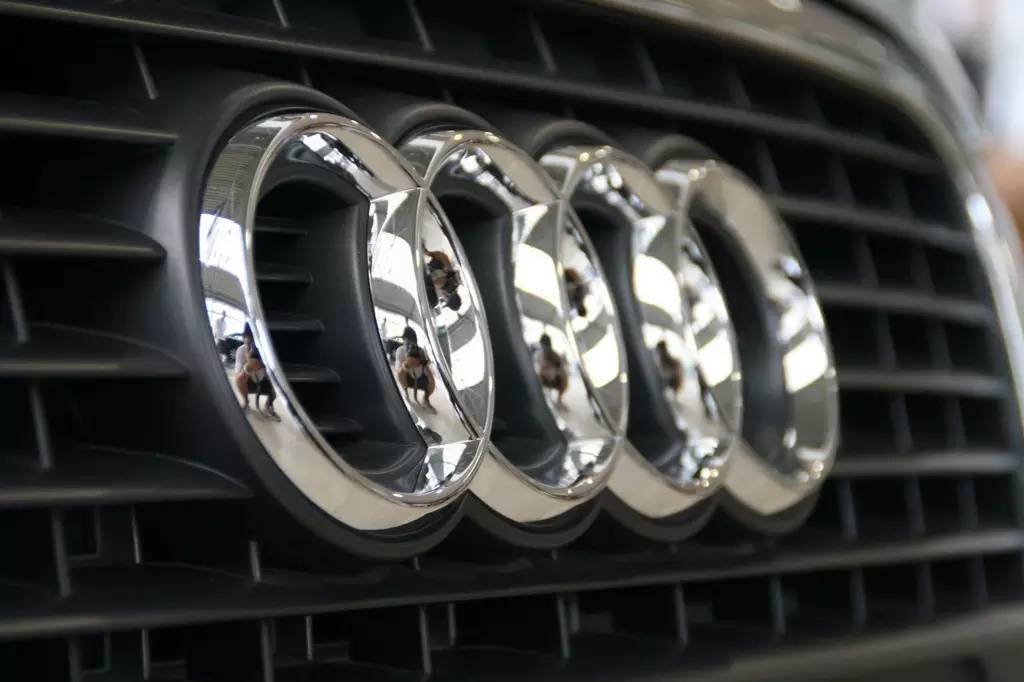 BMW=別摸我？別逗了，告訴你寶馬、奔馳、奧迪車標真含義