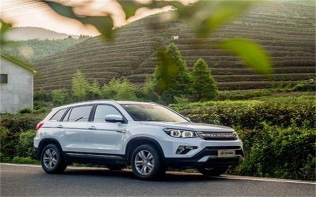 長安這車被嘲諷為山寨車，去掉字母車標(biāo)后，比寶馬X6都帶勁