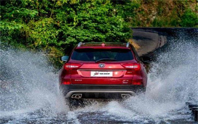 長安這車被嘲諷為山寨車，去掉字母車標(biāo)后，比寶馬X6都帶勁