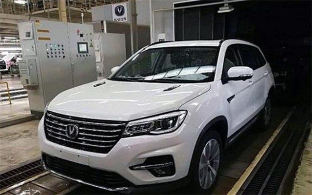 長安這車被嘲諷為山寨車，去掉字母車標(biāo)后，比寶馬X6都帶勁