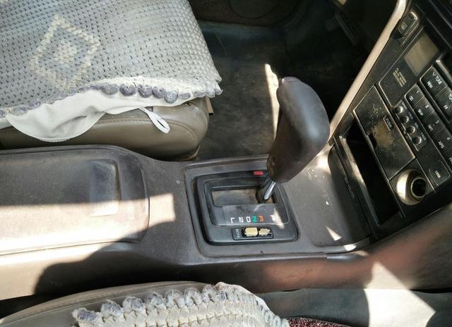 草叢里的一輛廢棄豪車無人認(rèn)領(lǐng)，認(rèn)識這個車標(biāo)的都是有故事的人