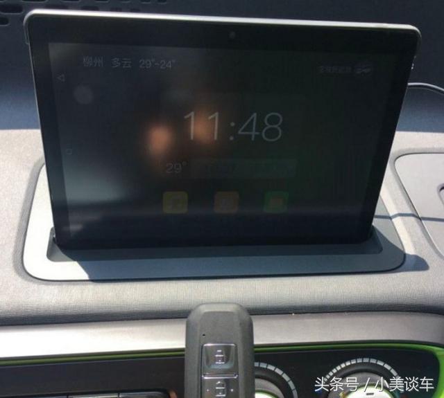 這車只要五萬塊，不看車標的話都以為是奔馳Smart，回頭率很高