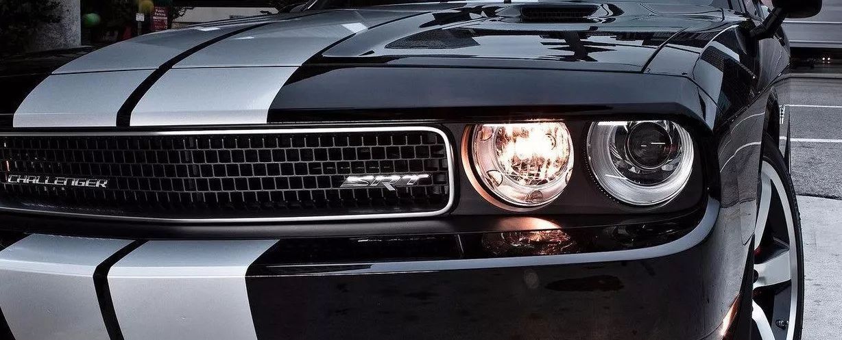 性能兇猛，動力強勁！路上遇到帶有這些車標的車，較好不要惹