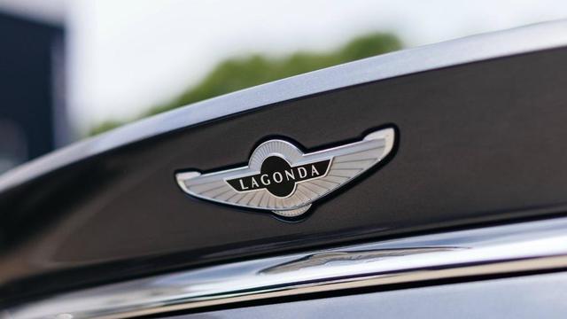 以為過去一輛蒙迪歐，結果發現車標不認識，比勞斯萊斯還貴！