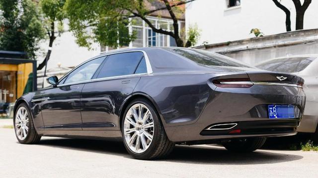 以為過去一輛蒙迪歐，結果發現車標不認識，比勞斯萊斯還貴！