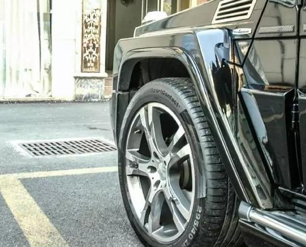 比奔馳大G更牛更貴，卻因車標太low，路人以為是山寨車，來看看吧