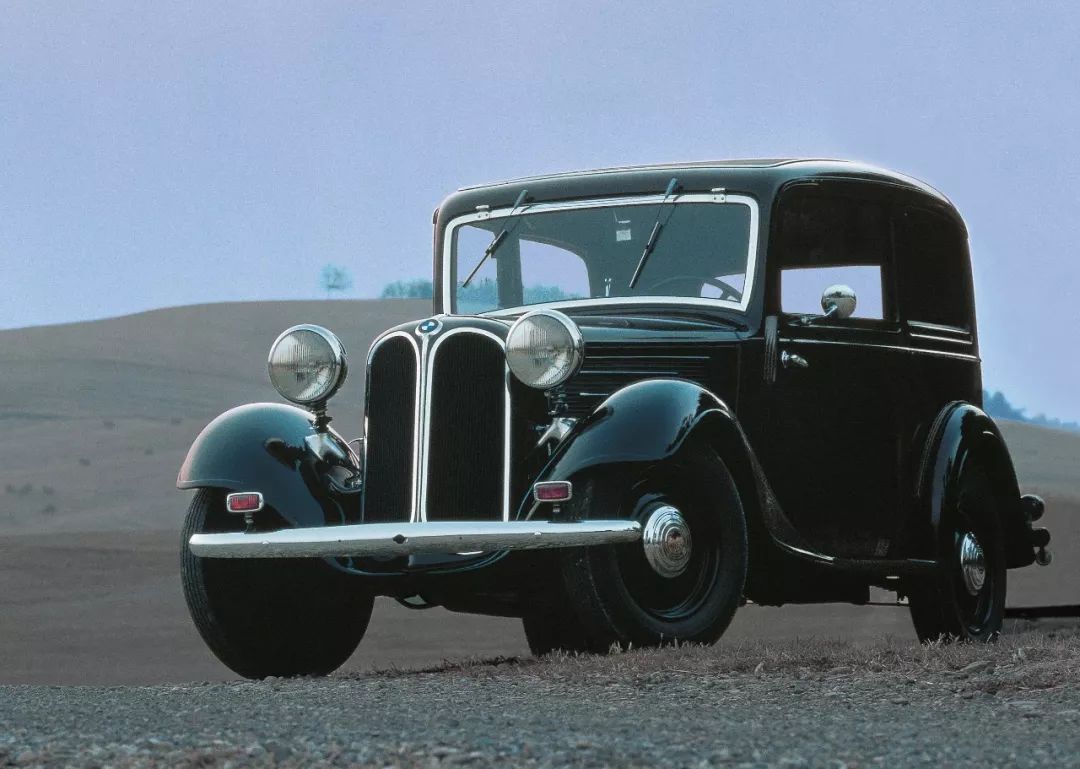 寶馬的藍白車標來源于螺旋槳？99%的人其實都錯了...