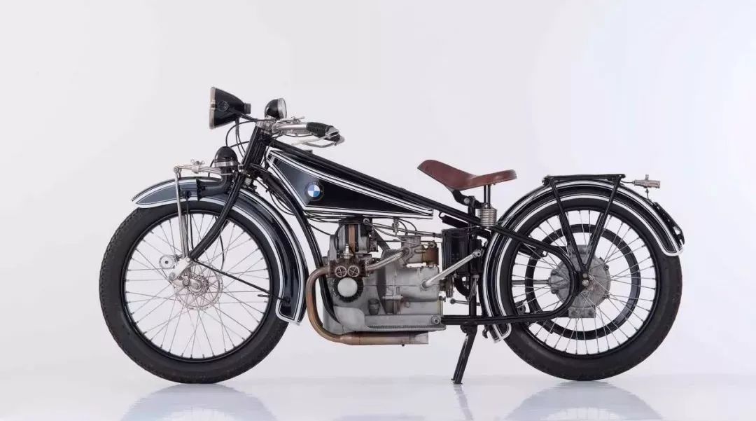 寶馬的藍白車標來源于螺旋槳？99%的人其實都錯了...