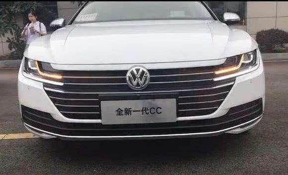 這肯定是個假大眾, 換個奧迪的車標, 簡直就是A5啊, 大眾你變了