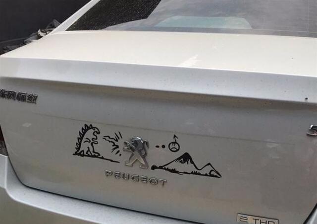 盤(pán)點(diǎn)那些被車(chē)主玩壞的車(chē)標(biāo)，標(biāo)致打怪獸，寶馬變“馬寶寶”